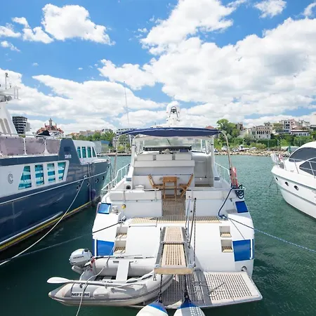 Botel Hakuna Matata - Living A Perfect Life, Yacht Pershing 52
