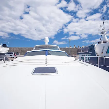 Botel Hakuna Matata - Living A Perfect Life, Yacht Pershing 52