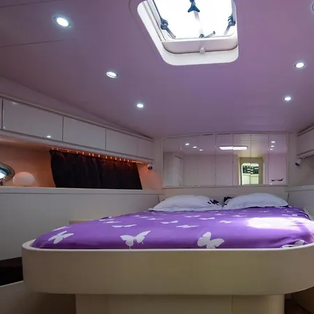 Botel Hakuna Matata - Living A Perfect Life, Yacht Pershing 52 *