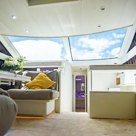 Botel Hakuna Matata - Living A Perfect Life, Yacht Pershing 52 *