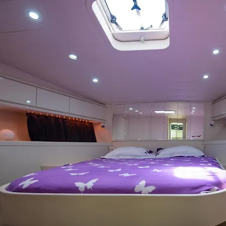 Botel Hakuna Matata - Living A Perfect Life, Yacht Pershing 52