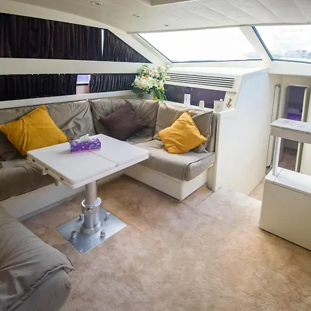 Hakuna Matata - Living A Perfect Life, Yacht Pershing 52 Botel